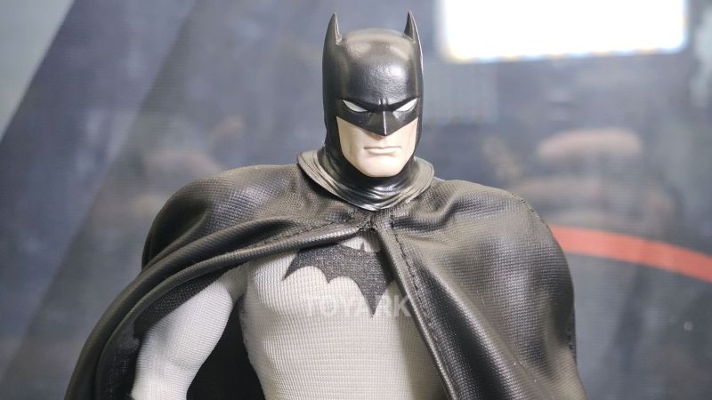 SDCC 2025 – Mezco One:12 Batman: Year One Unmasked – The Nutrade