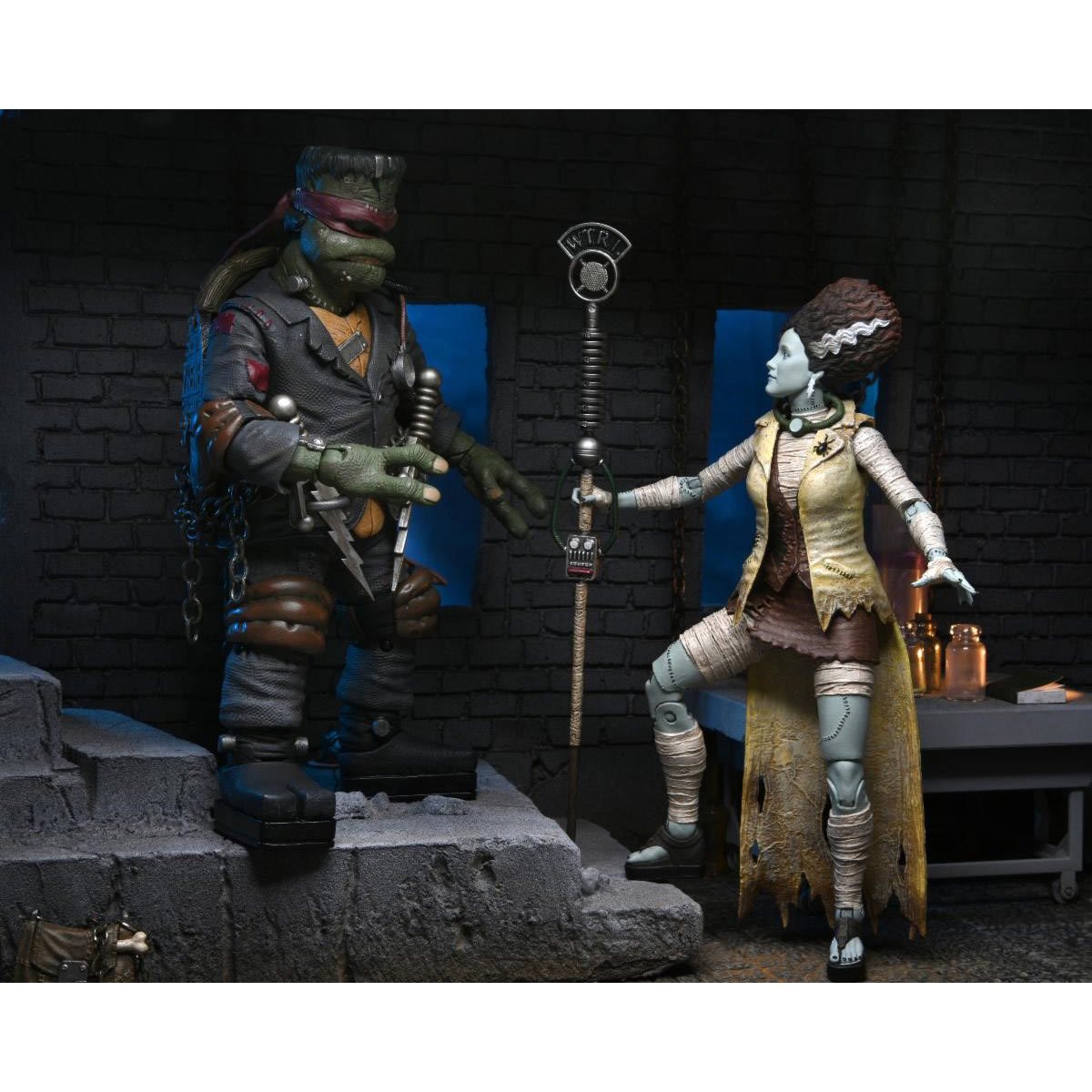 Universal Monsters x Teenage Mutant Ninja Turtles Ultimate April O'Neil as The Bride 7-Inch Scale Action Figure