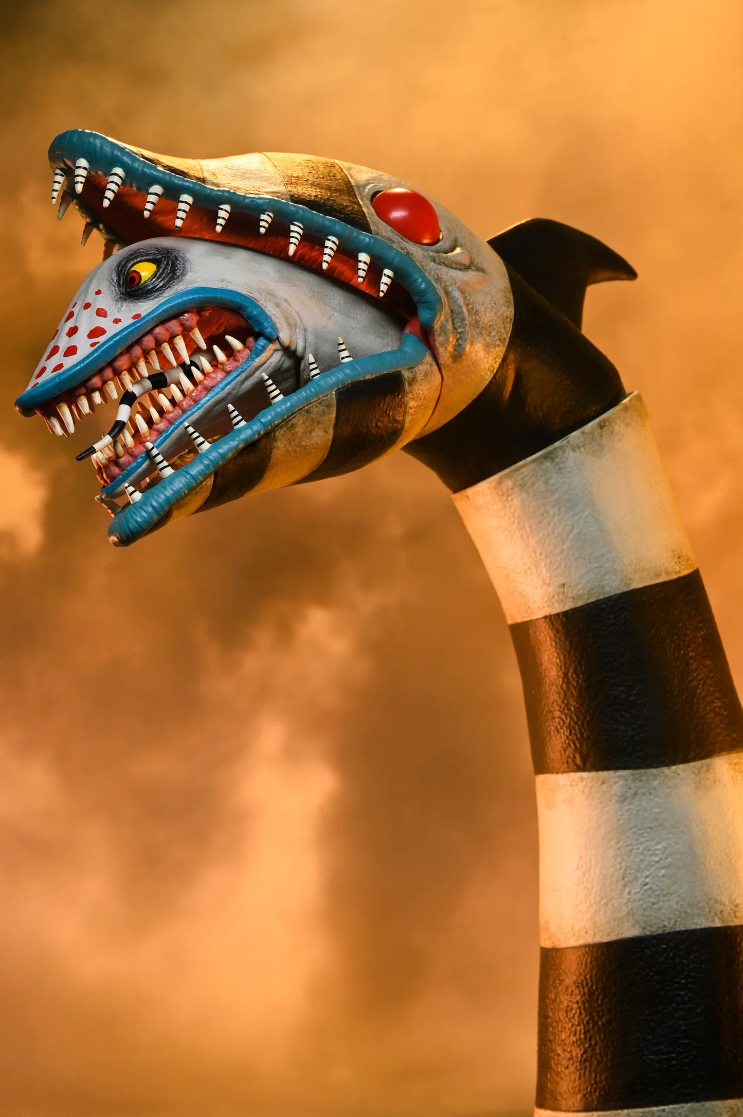 Beetlejuice: Beetlejuice - Ultimate Matador Beetlejuice & Sandworm 7" Scale Action Figure 2-Pack