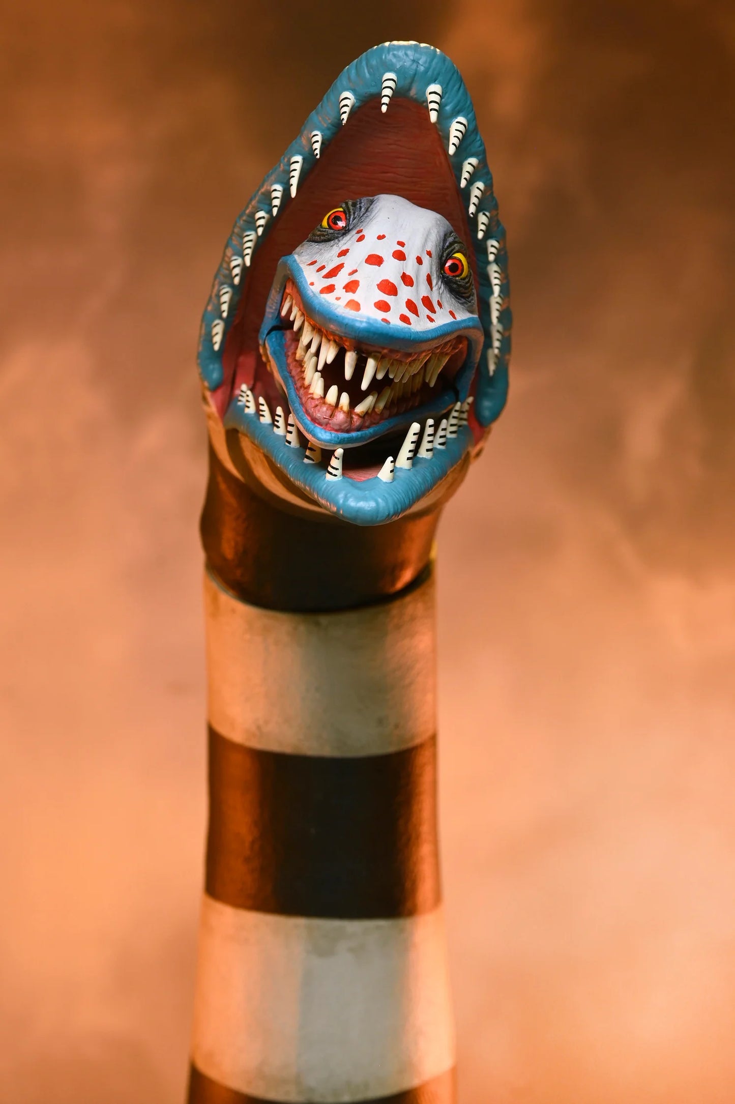 Beetlejuice: Beetlejuice - Ultimate Matador Beetlejuice & Sandworm 7" Scale Action Figure 2-Pack