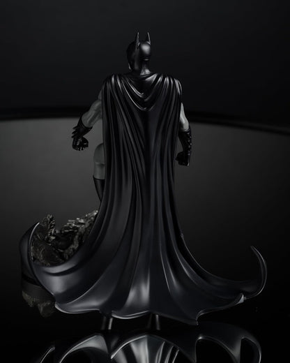 McFarlane Toys - DC Direct Batman by Bjorn Barends (Batman Black & White) 1:10 Scale Resin Statue