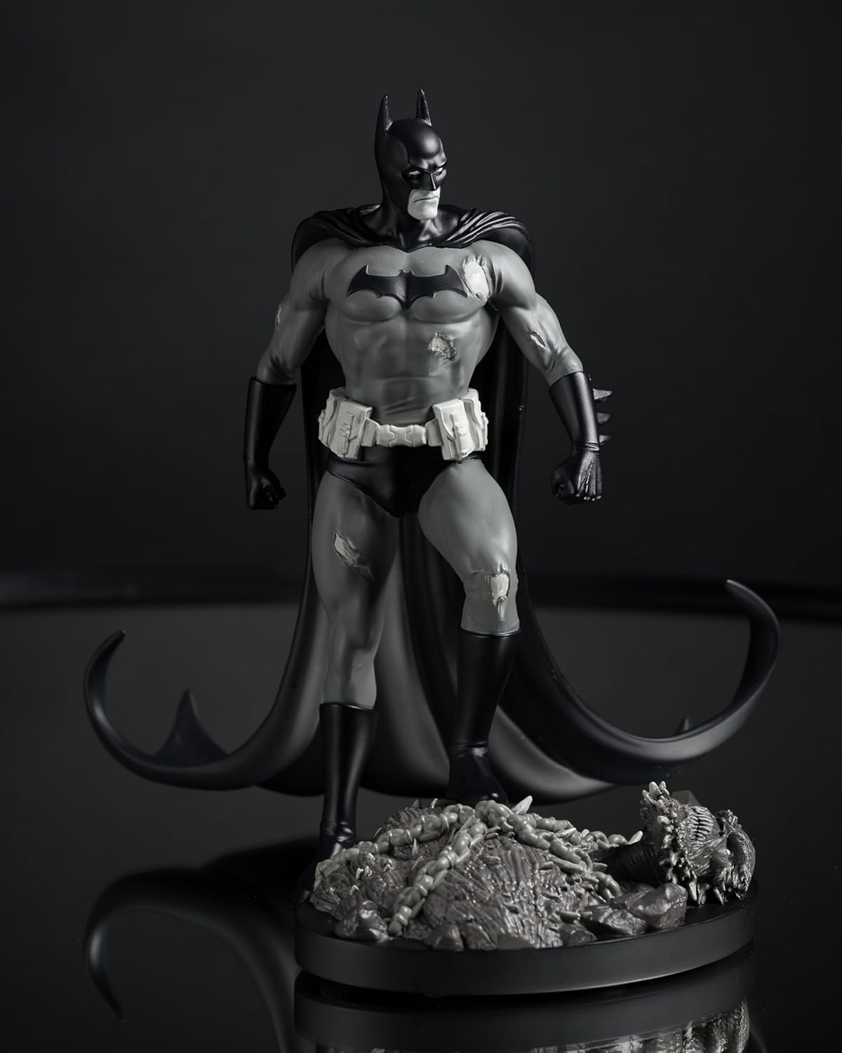 McFarlane Toys - DC Direct Batman by Bjorn Barends (Batman Black & White) 1:10 Scale Resin Statue