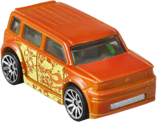 Hot Wheels Toy Car, 1:64 Scale Color Shifters Vehicle with Repeat Color Change (Styles May Vary)