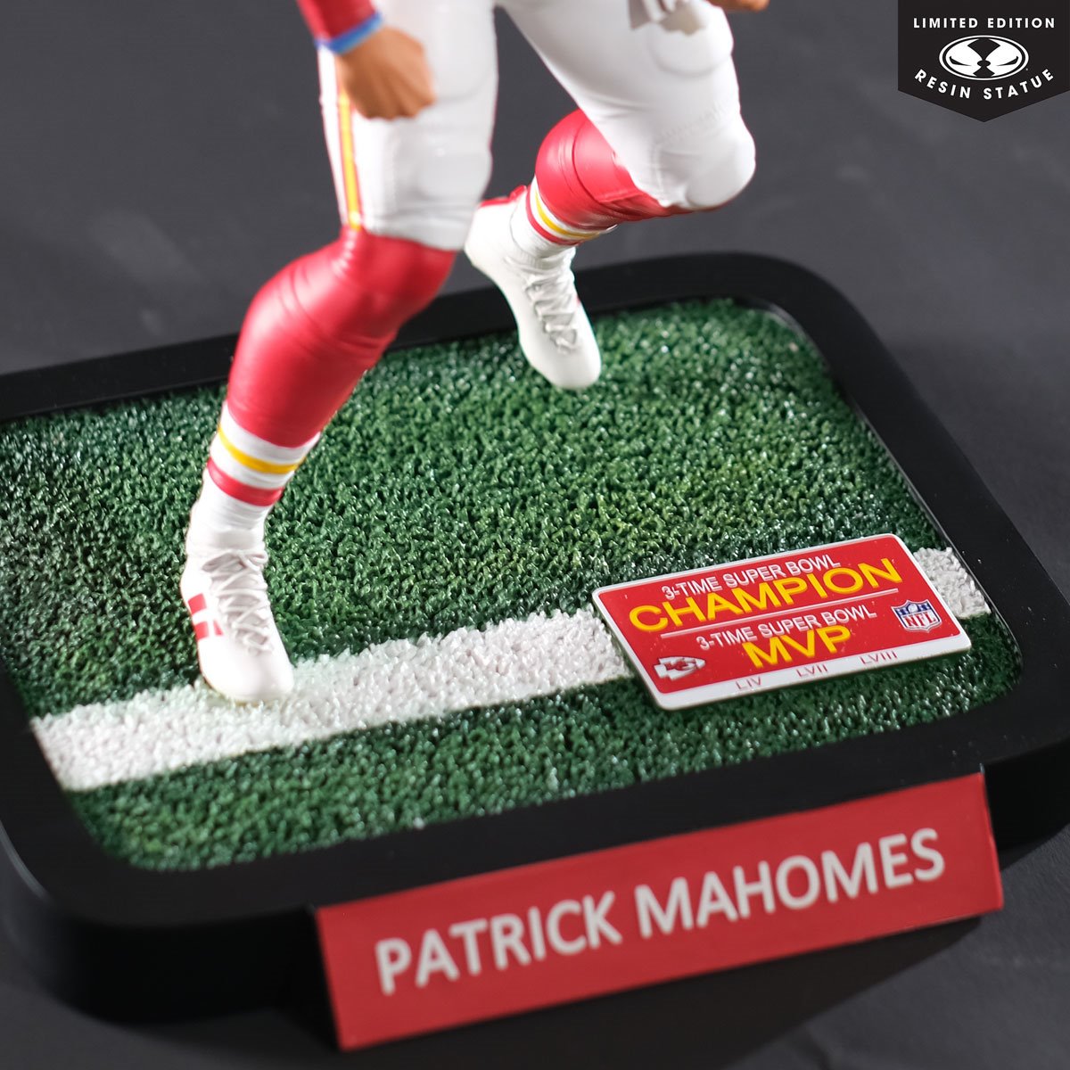 NFL Patrick Mahomes Kansas City Chiefs 1:6 Scale Resin Statue