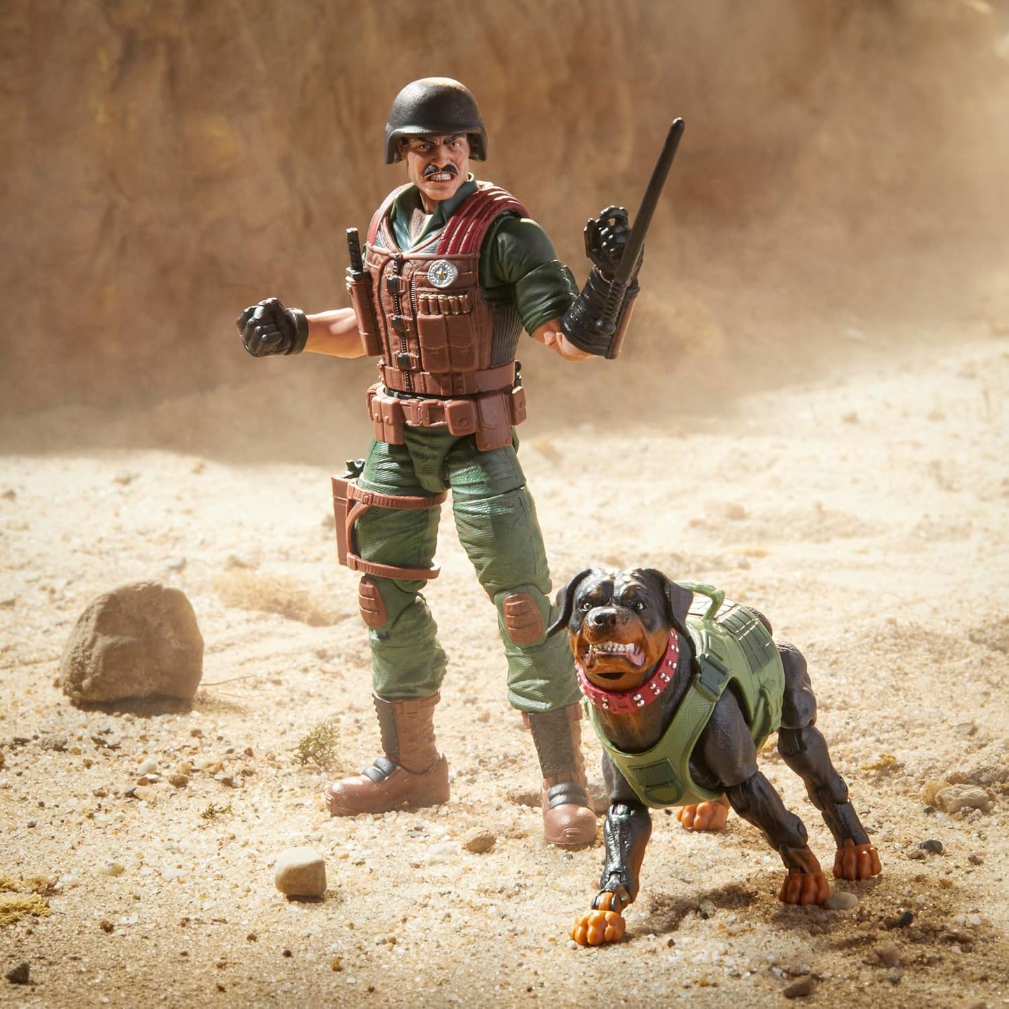 G.I. Joe Classified Series Mutt & Junkyard, Collectible 6-Inch Action Figure & Pet with 16 Accessories