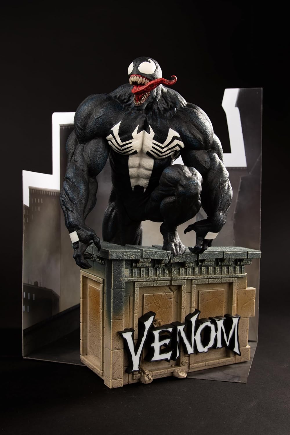 Marvel Venom 1:6th Scale Collectible with Scene & Comic