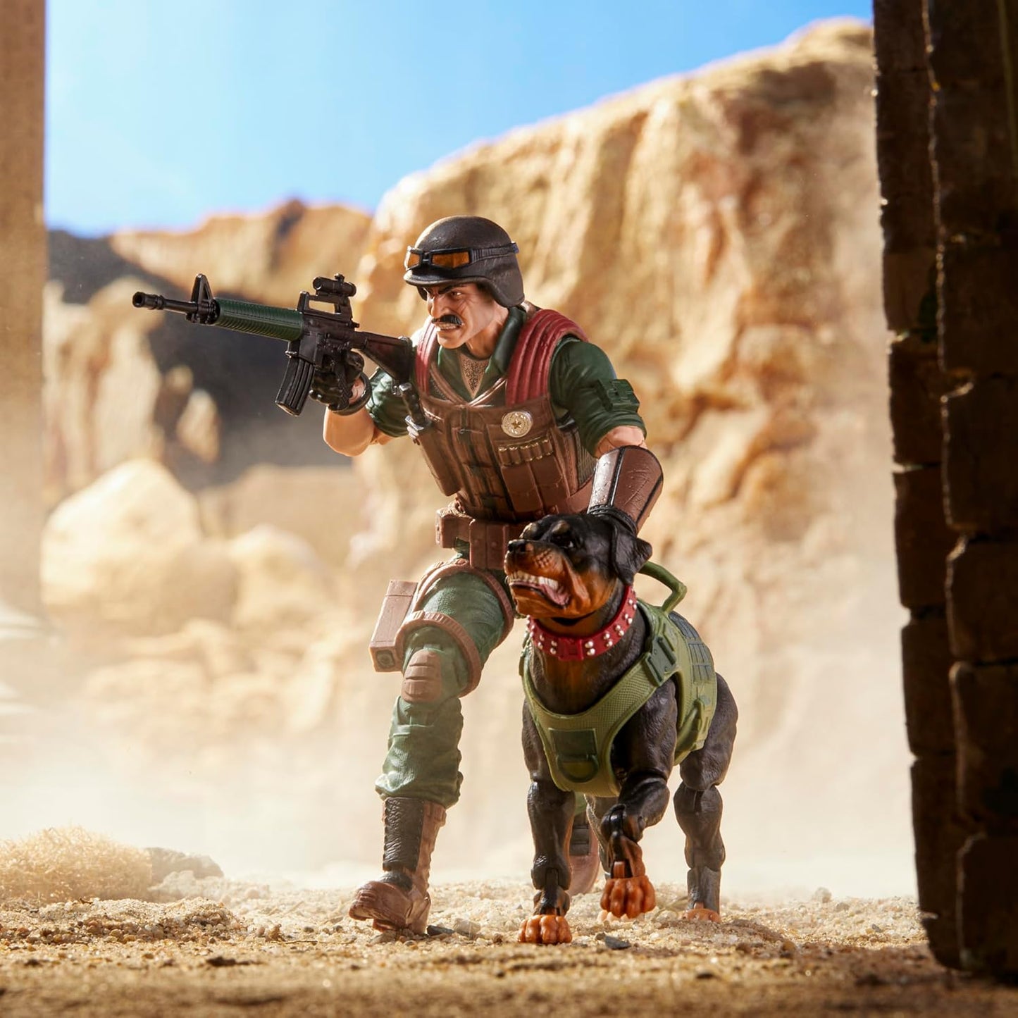 G.I. Joe Classified Series Mutt & Junkyard, Collectible 6-Inch Action Figure & Pet with 16 Accessories