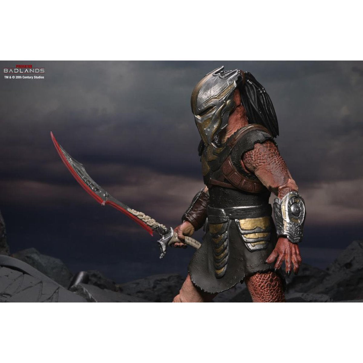 Predator: Badlands Ultimate Dek Training Armor 7-Inch Scale Action Figure