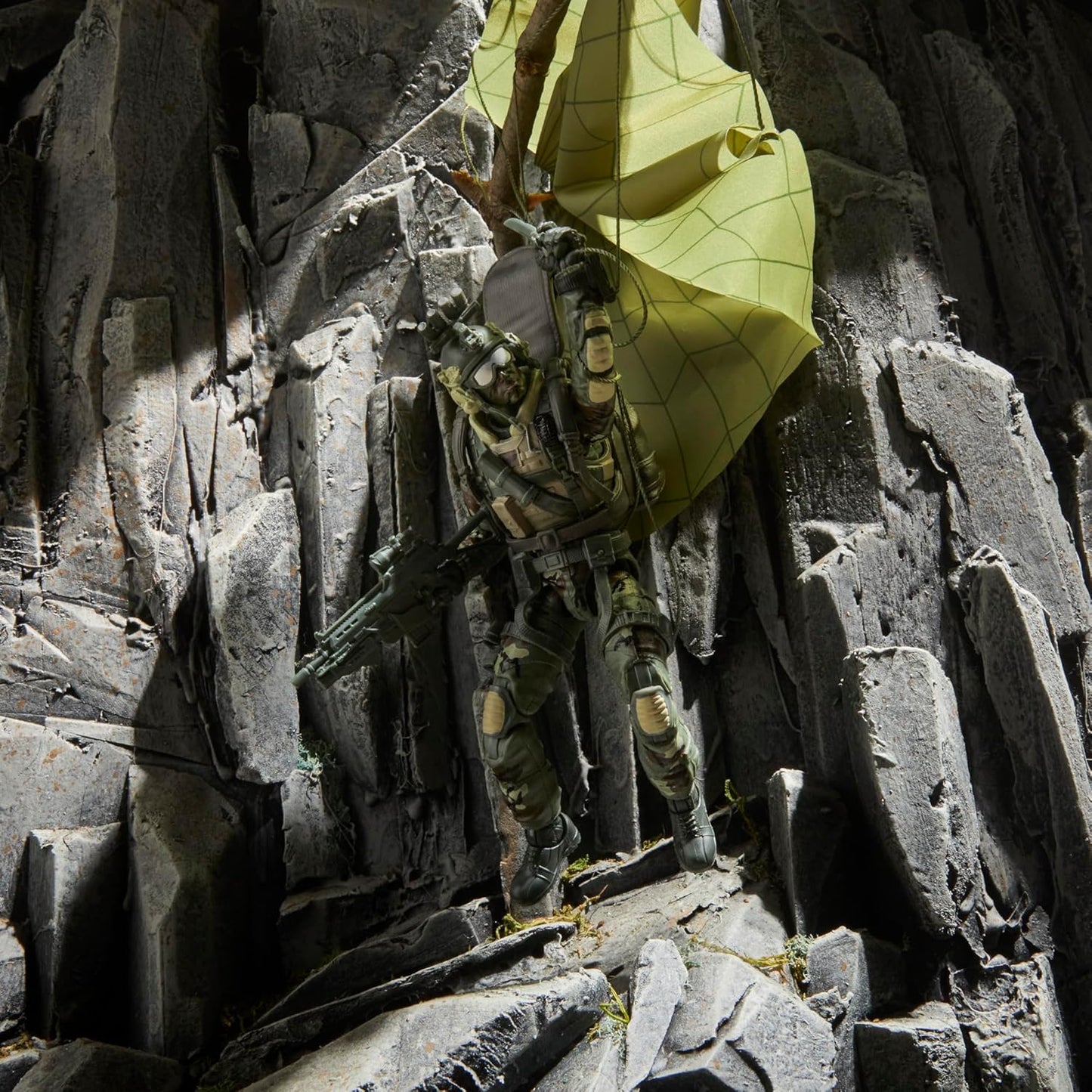 G.I. Joe Classified Series 60th Anniversary Action Pilot - Halo (High Altitude Low Opening) Jumper Action Figure with Parachute