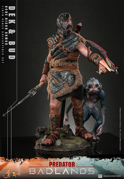 Predator: Badlands Dek (Bone Bison Armor) & Bud Collectible Figure