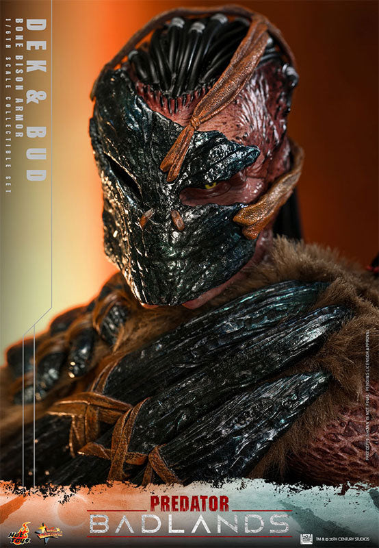 Predator: Badlands Dek (Bone Bison Armor) & Bud Collectible Figure