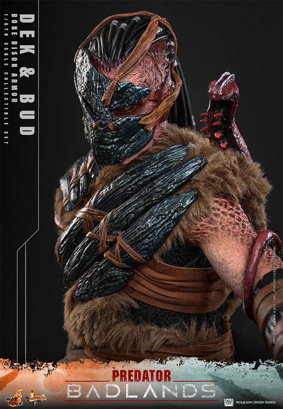 Predator: Badlands Dek (Bone Bison Armor) & Bud Collectible Figure