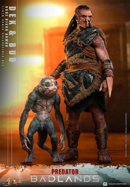Predator: Badlands Dek (Bone Bison Armor) & Bud Collectible Figure