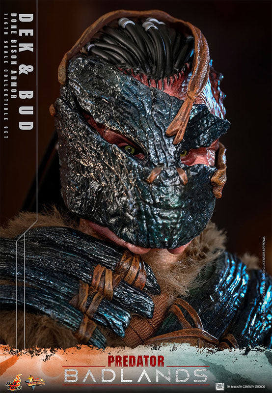 Predator: Badlands Dek (Bone Bison Armor) & Bud Collectible Figure